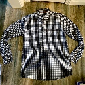 Orvis, Men’s Button Up Size Medium. Lighter material. Worn 1 time. Great shape.